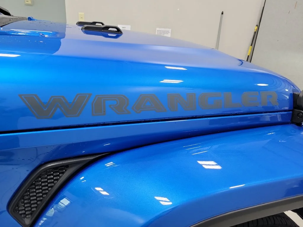 New 2026 Hydro Blue Pearl-Coat Exterior Paint Jeep Sahara image 13