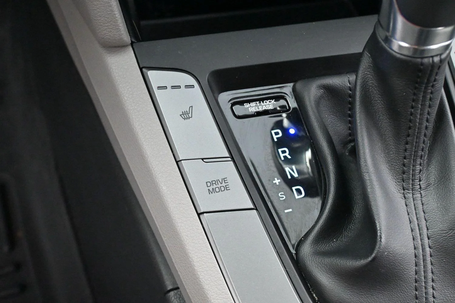 Used 2020 Lakeside Blue Hyundai Value Edition image 25