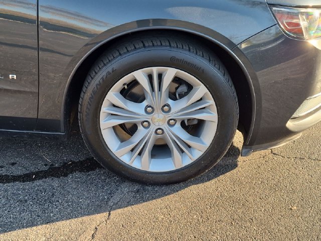 Used 2015 Gray Chevrolet LT image 9