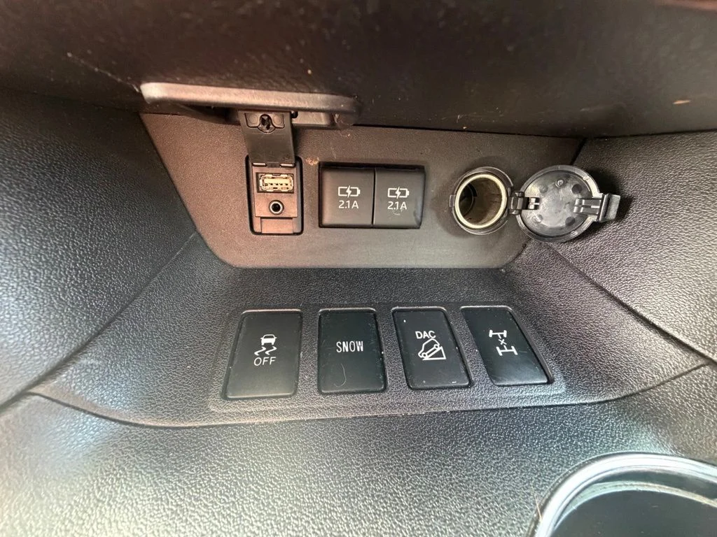 Used 2018 White Toyota XLE image 16