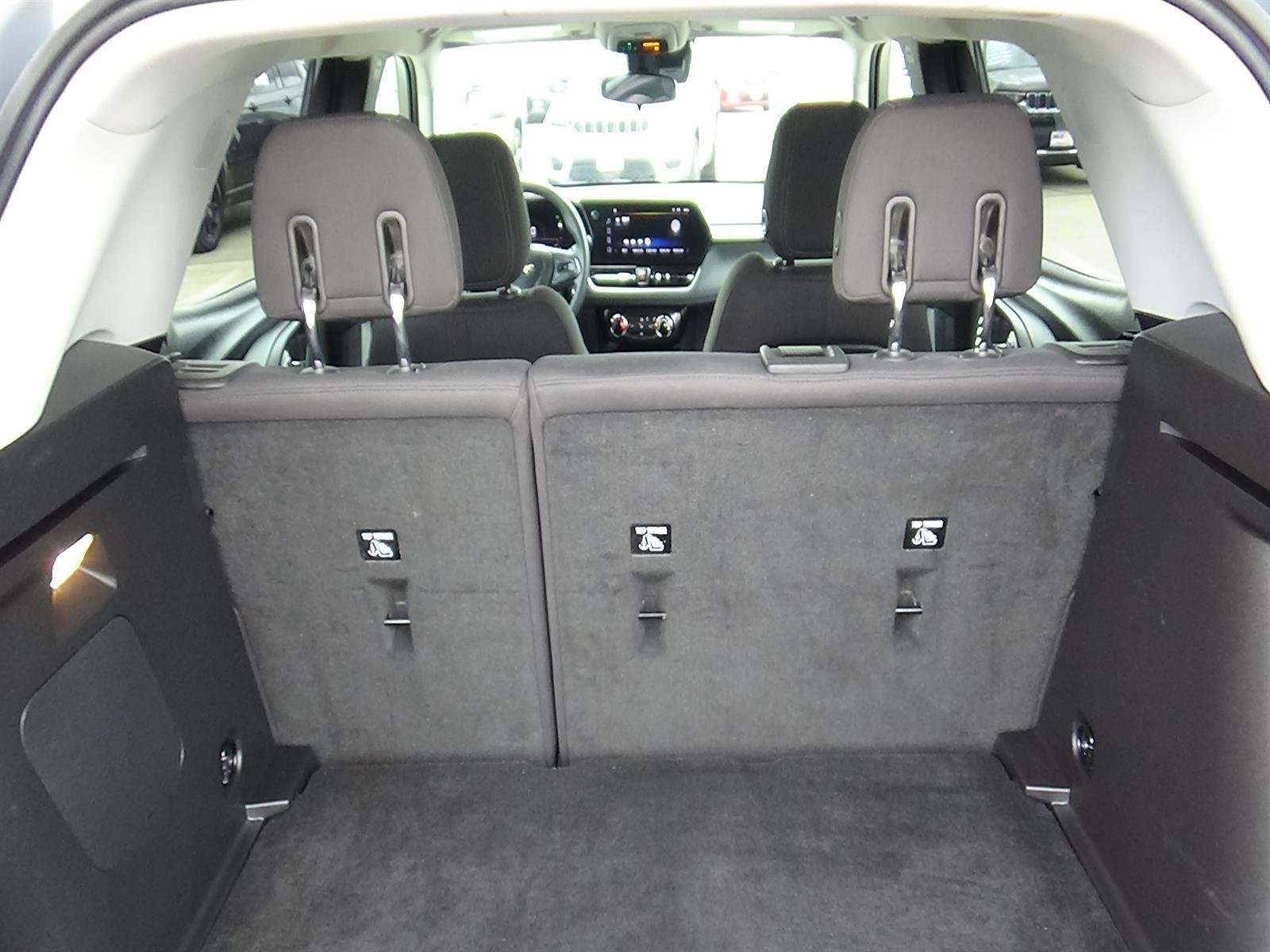 Used 2025 Sterling Gray Metallic (gzb) Chevrolet LT image 12