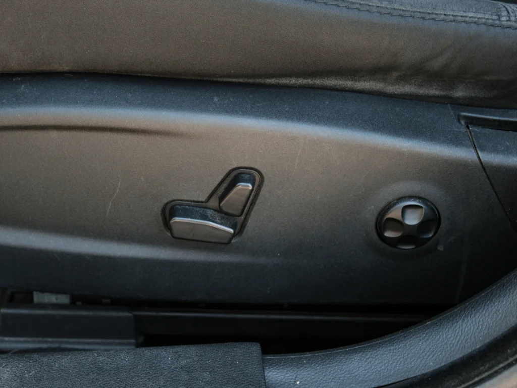 Used 2018 Gloss Black Chrysler Touring image 9