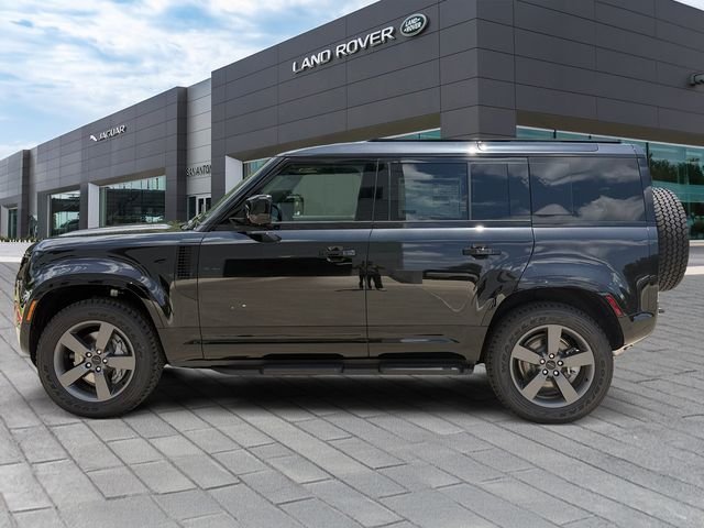 New 2026 Santorini Black Land Rover X-Dynamic SE image 2