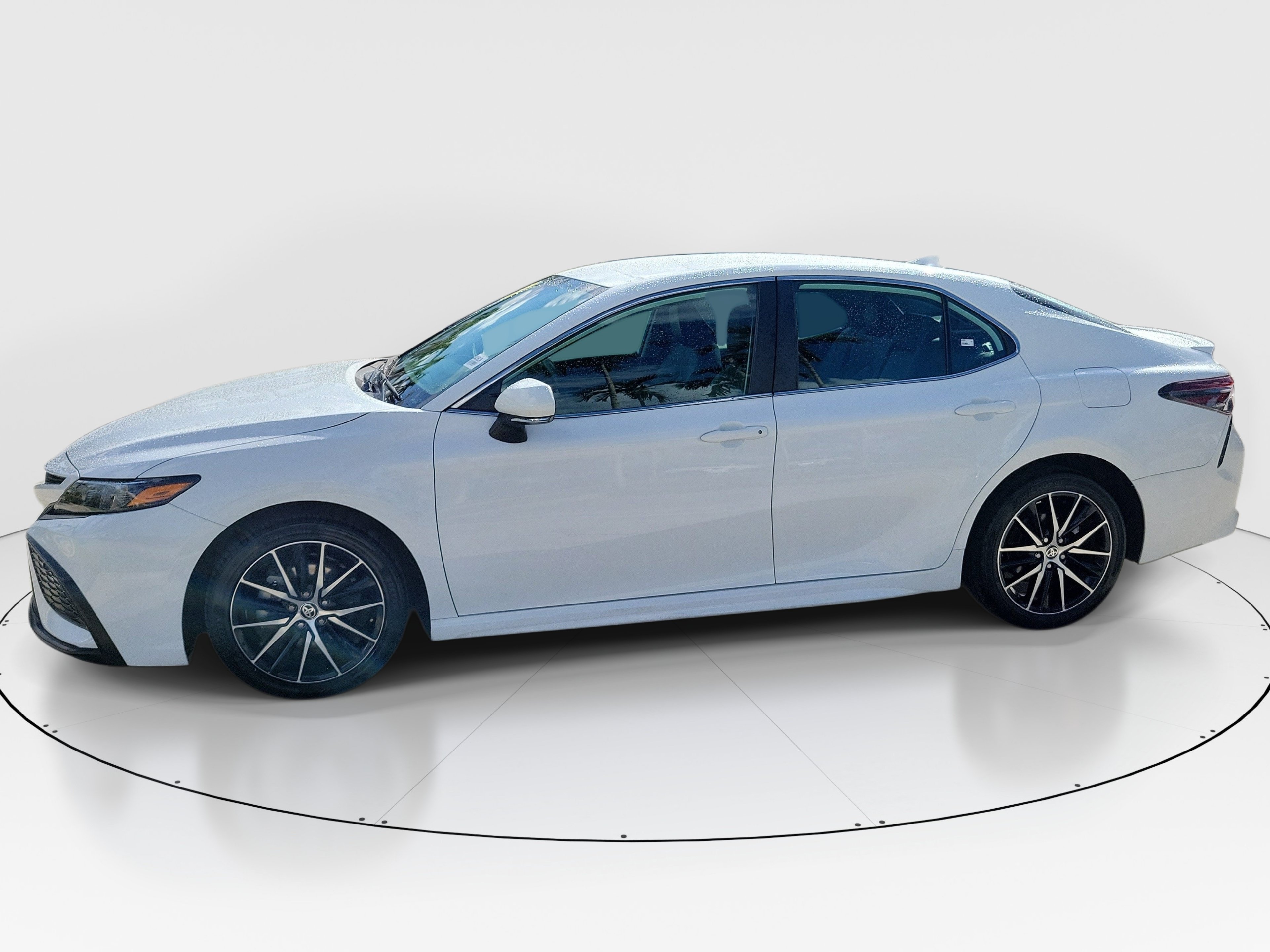 Certified Used 2024 Ice Toyota SE image 4