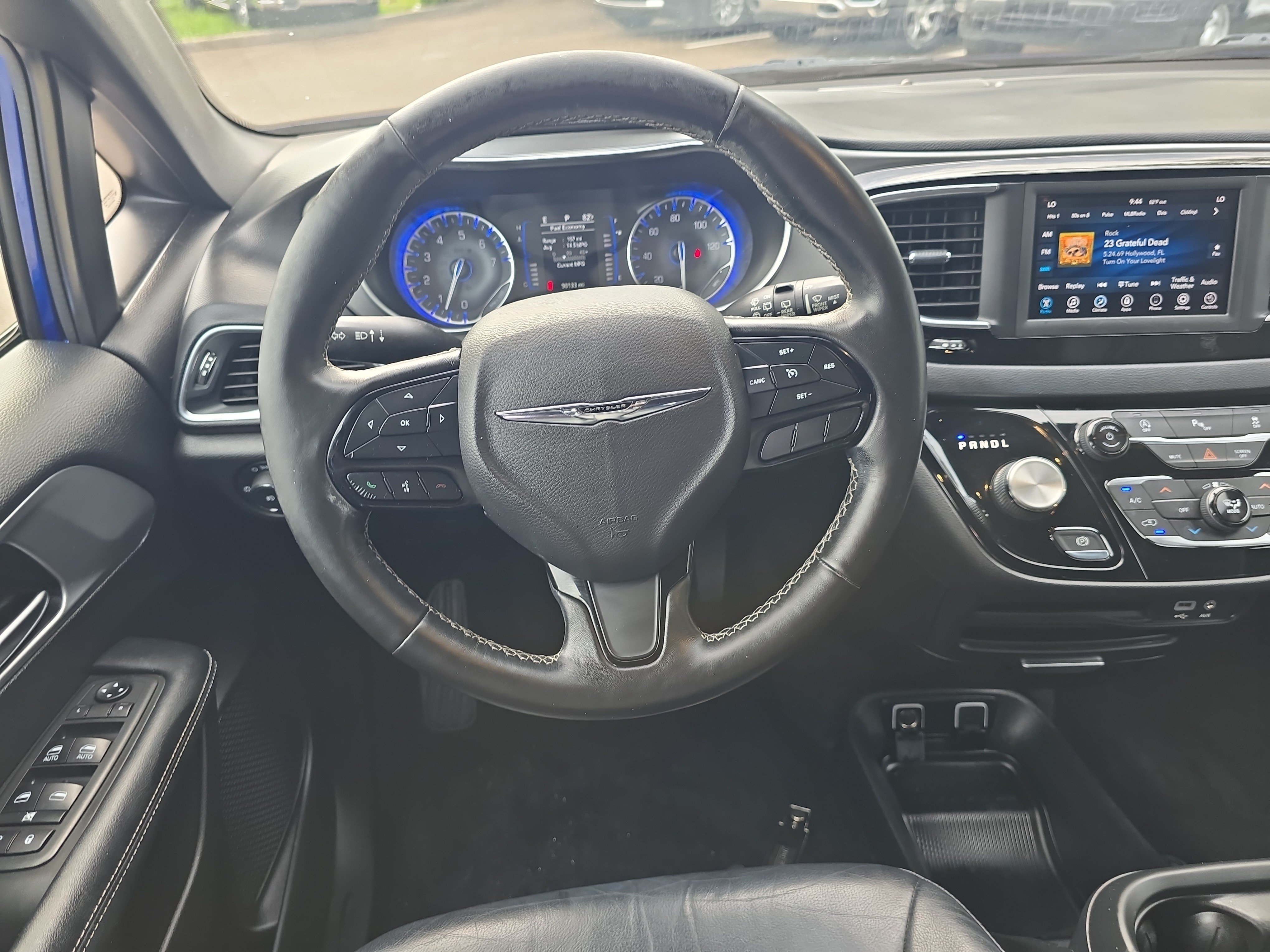 Used 2019 Ocean Blue Metallic Chrysler Touring L image 14