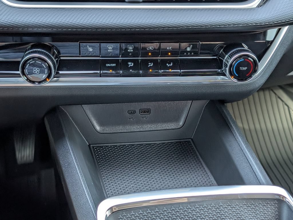 2027 Chevrolet Equinox LT - Photo 22