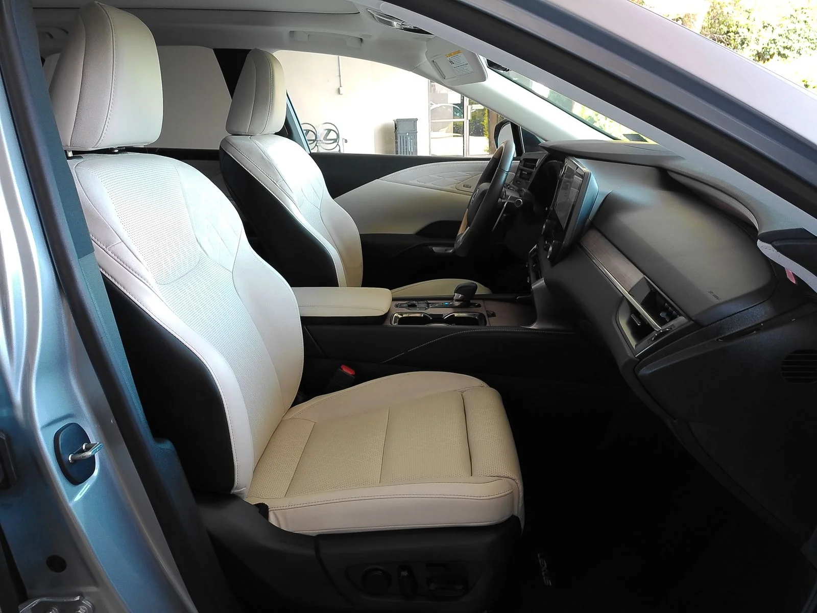 Used 2024 Silver Lexus 350h Luxury image 29