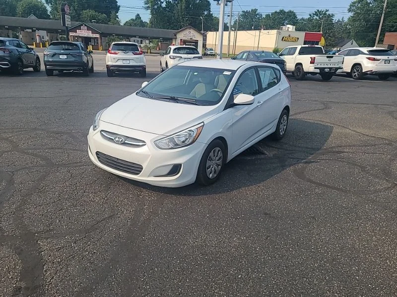 Used 2017 White Hyundai SE image 2