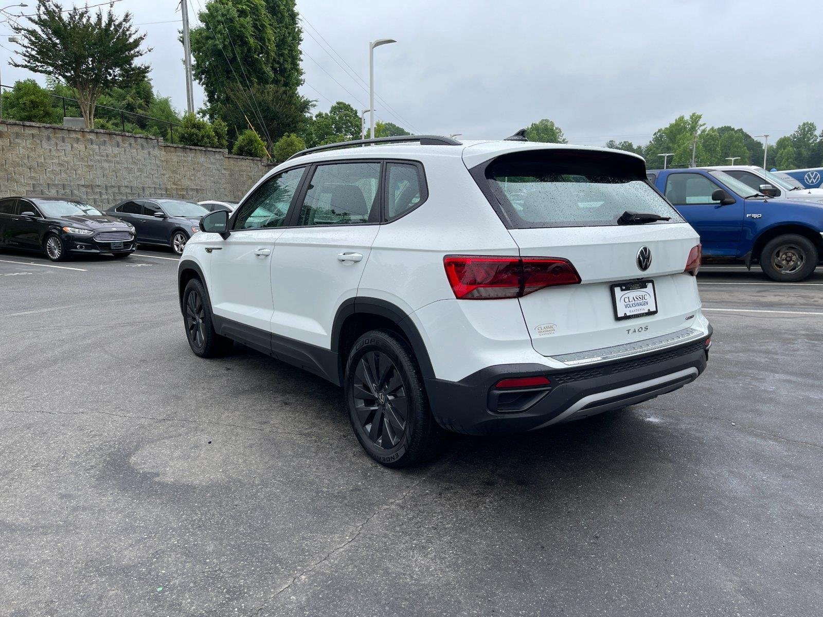 Used 2022 Pure White Volkswagen S image 3