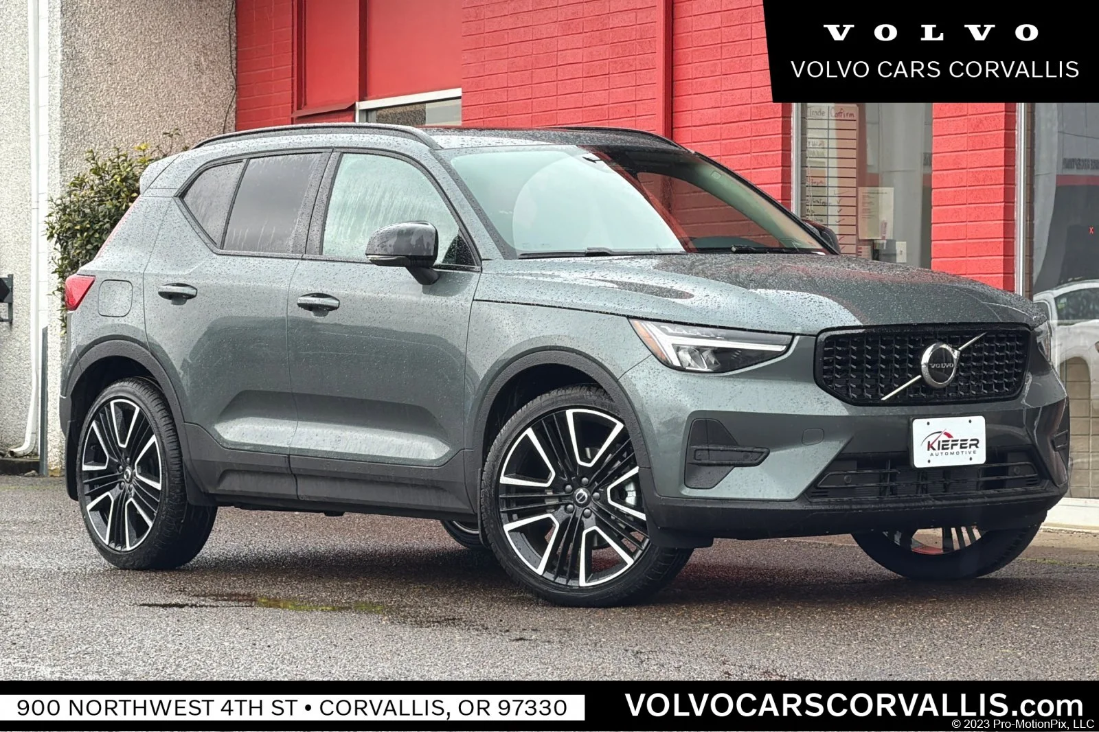 2026 Volvo XC40 B5 Core Dark AWD's photo