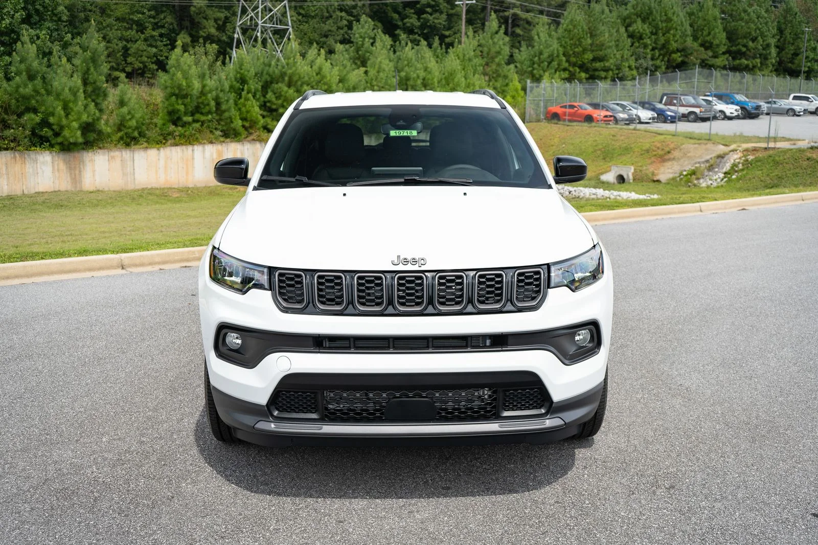 New 2026 Bright White Clear-Coat Exterior Paint Jeep Latitude image 2