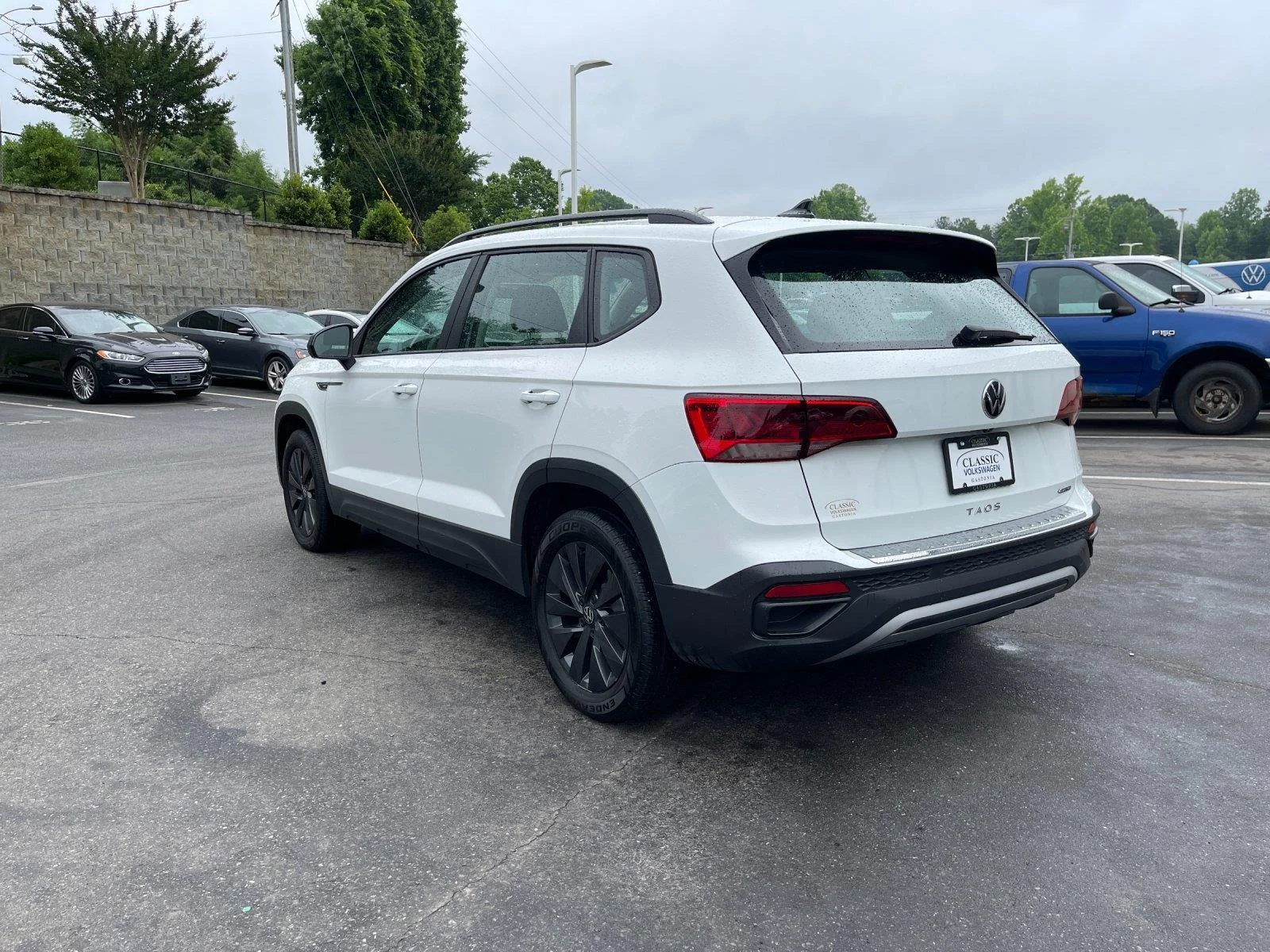 Used 2022 Pure White Volkswagen S image 3