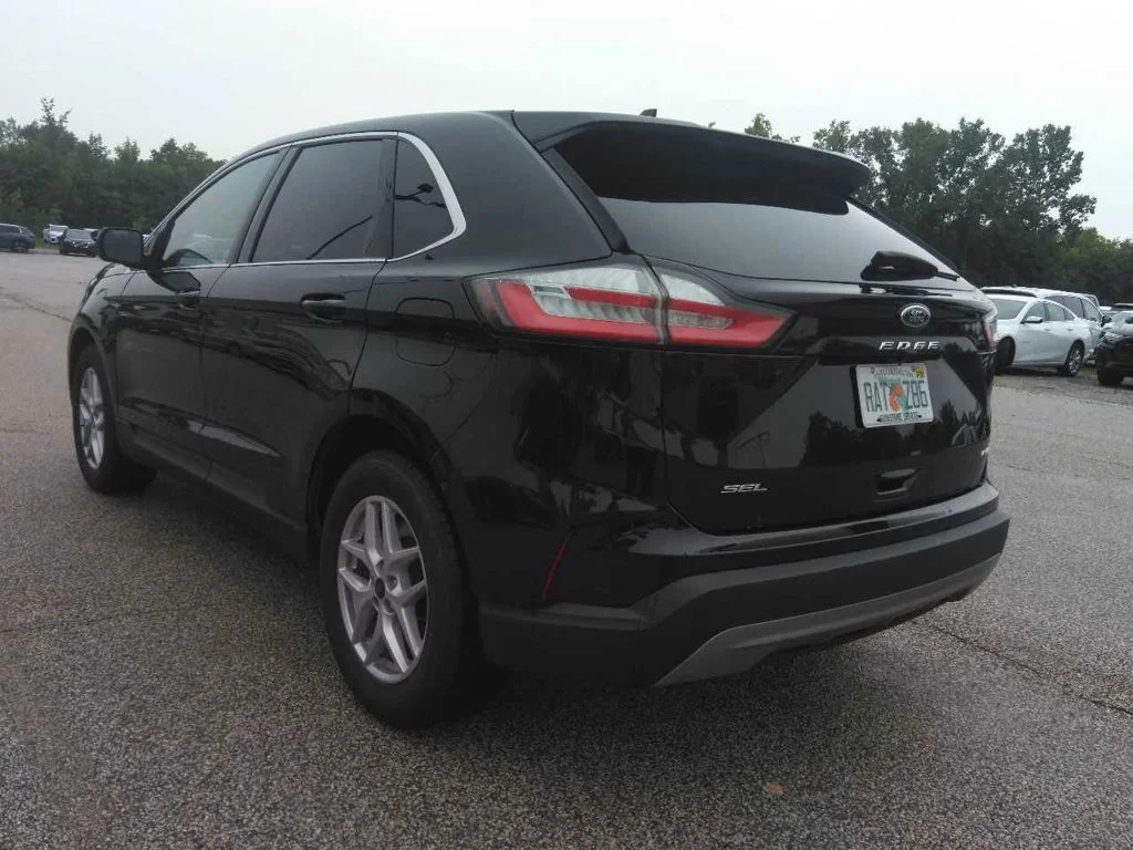 Used 2024 Black Ford SEL image 6