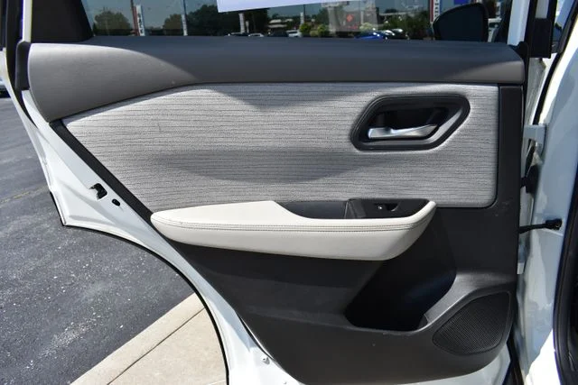 Used 2021 White Nissan SV image 12