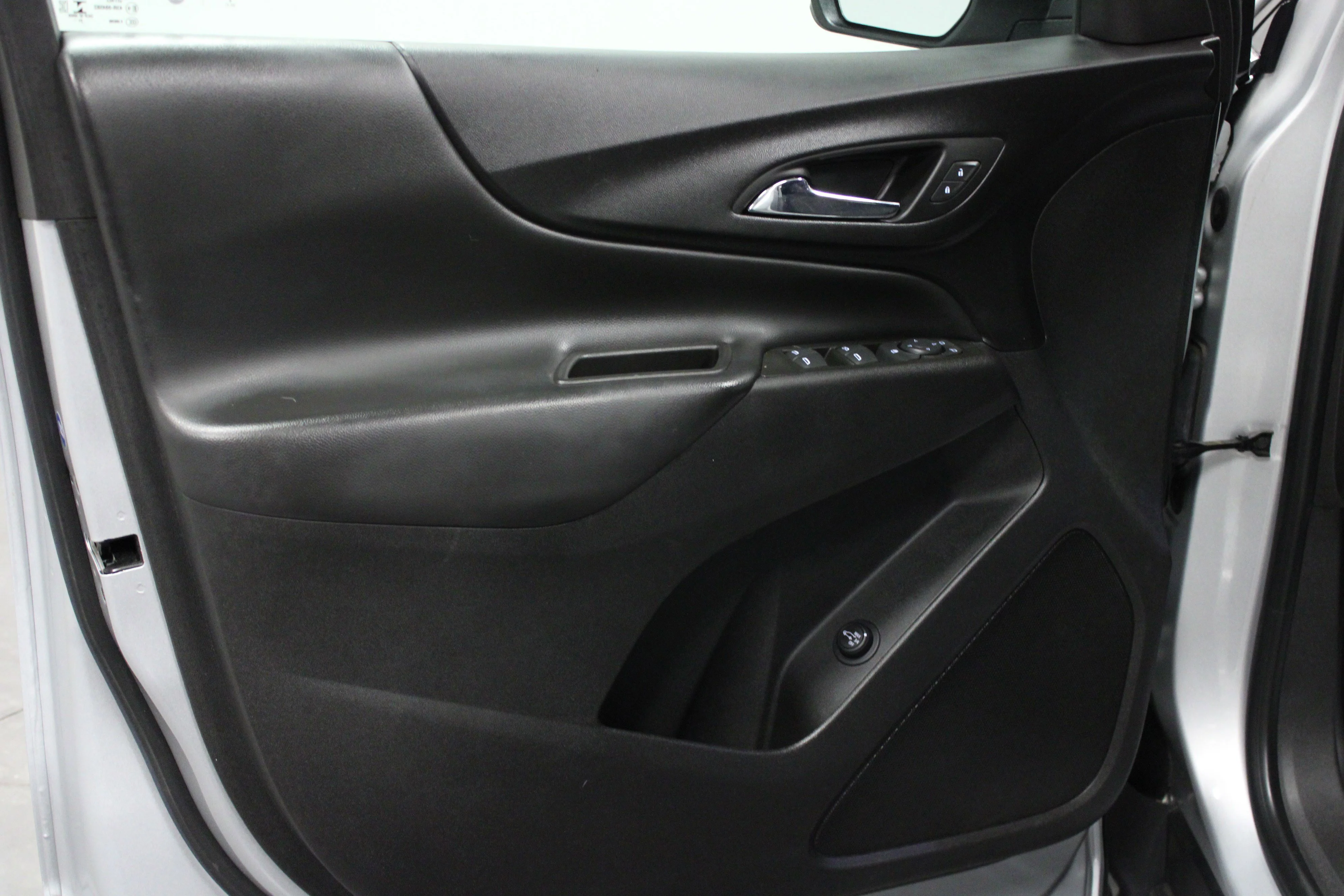 Used 2022 Silver Ice Metallic Chevrolet LT image 11