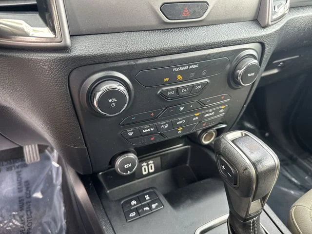 Used 2020 Black Ford XLT image 24