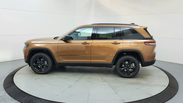 New 2026 Copper Shino Metallic Clear-Coat Exterior Paint Jeep Limited image 7