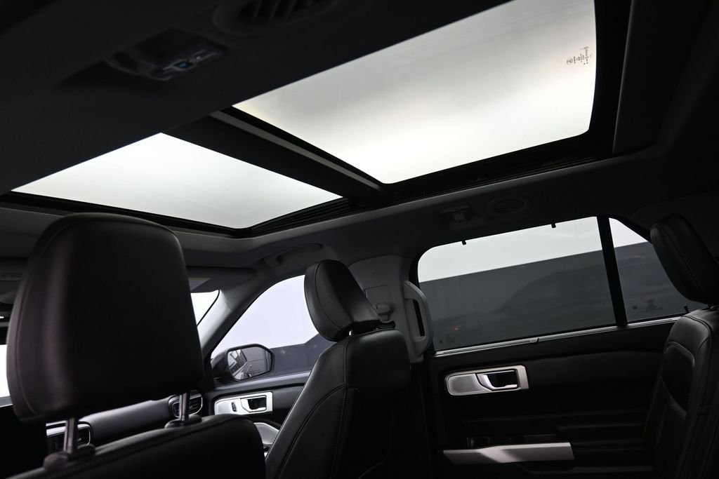 Used 2023 Gray Ford Limited image 2