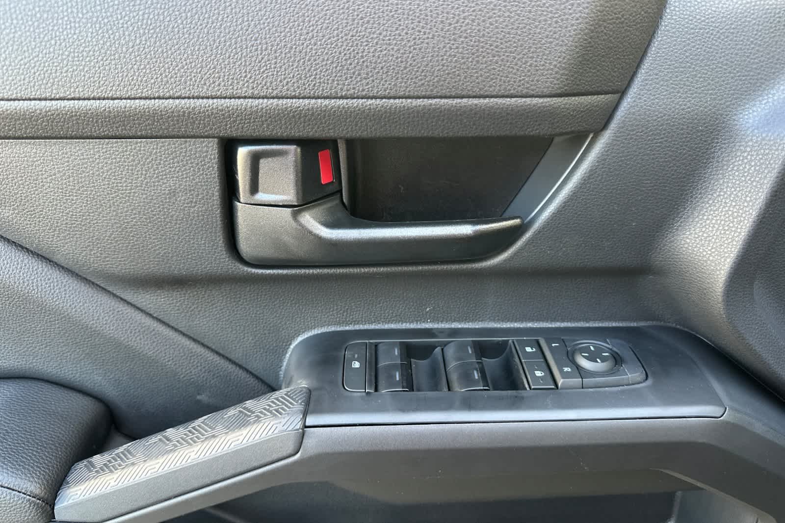 2026 Toyota Tacoma SR5 - Photo 10