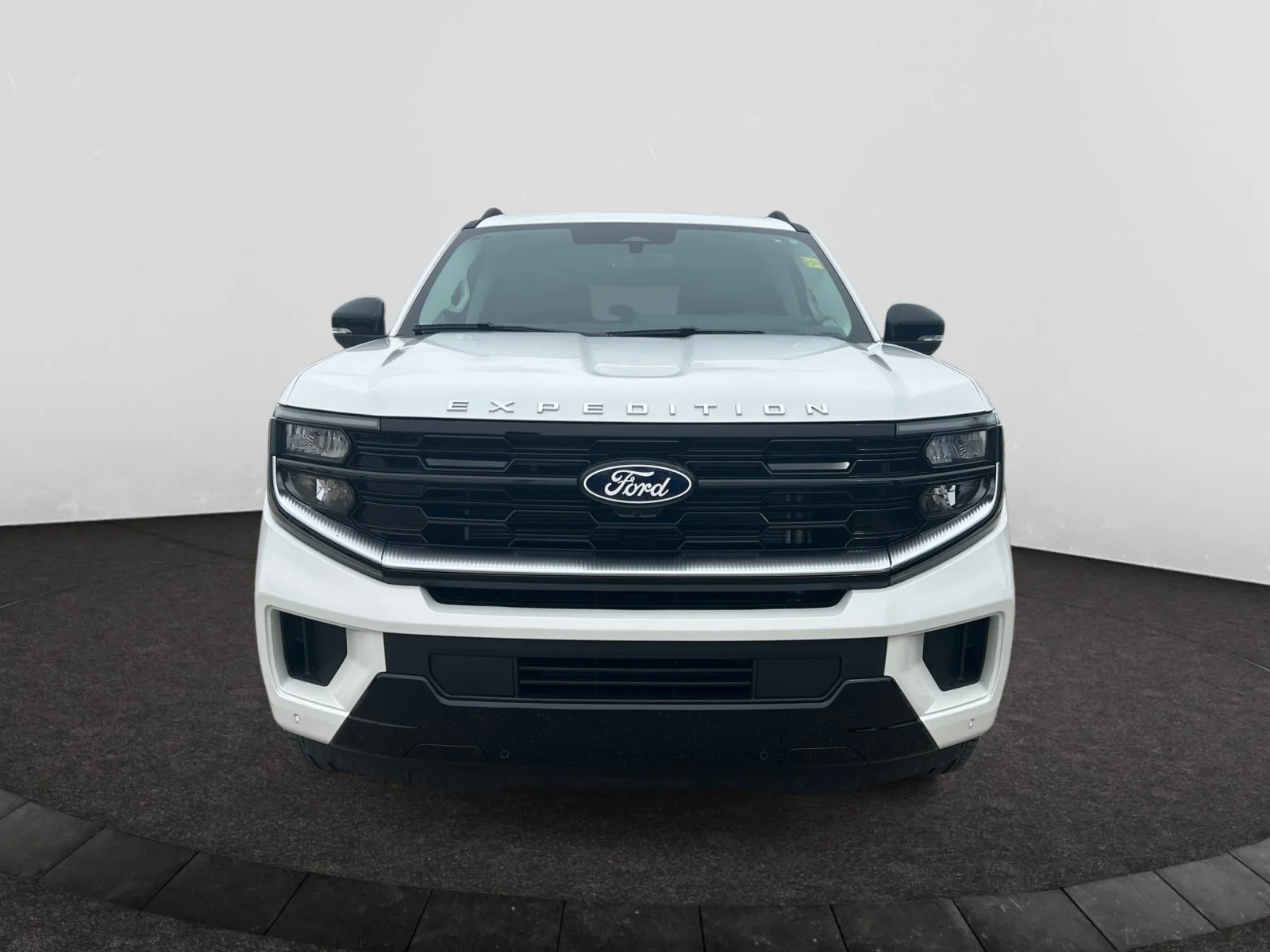 New 2027 Star White Metallic Tri-Coat Ford Platinum Max image 8