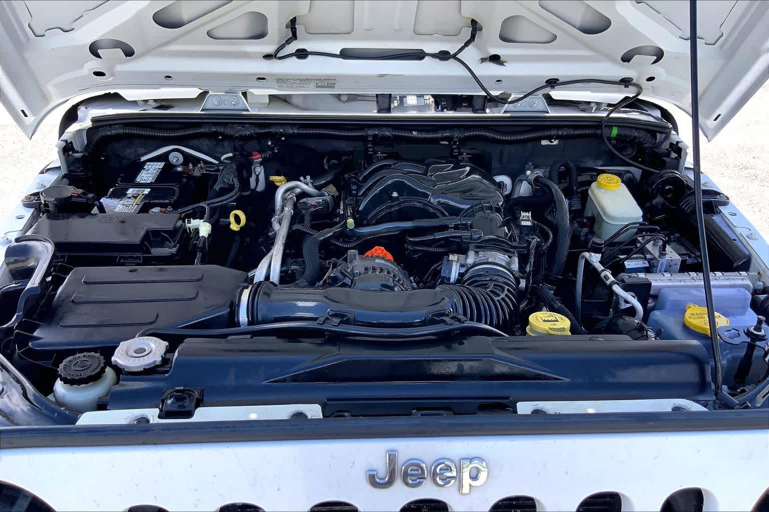 Used 2014 Bright White Clearcoat Jeep Rubicon X image 30
