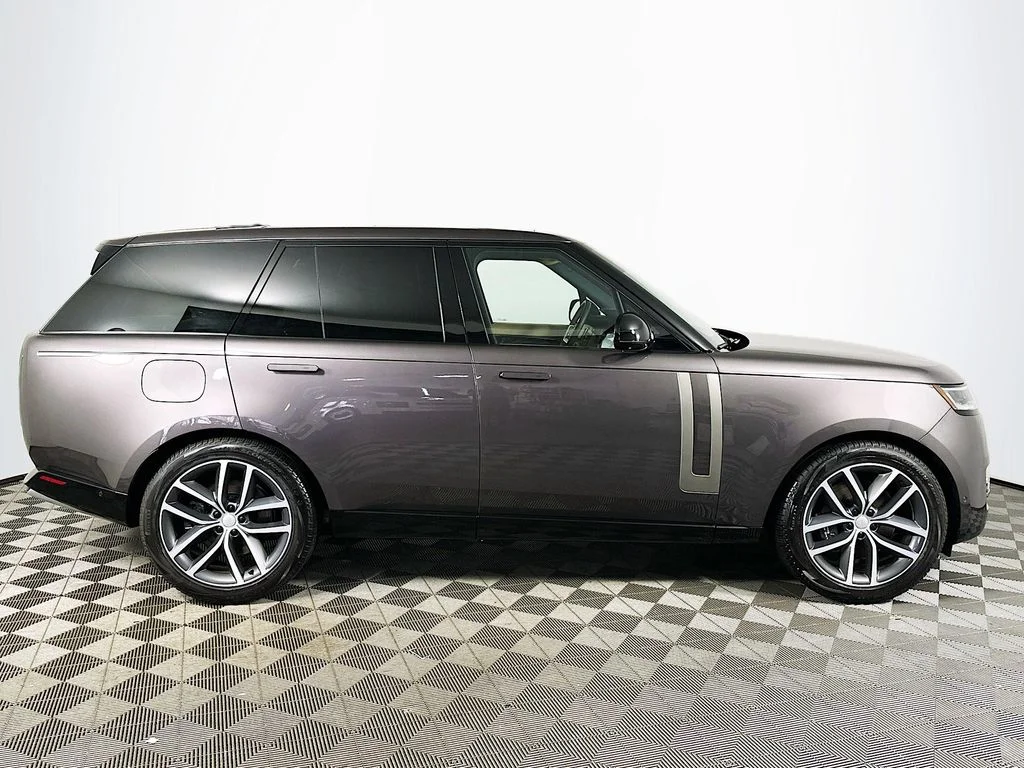 Used 2024 Carpathian Gray Premium Metallic Land Rover SE image 4