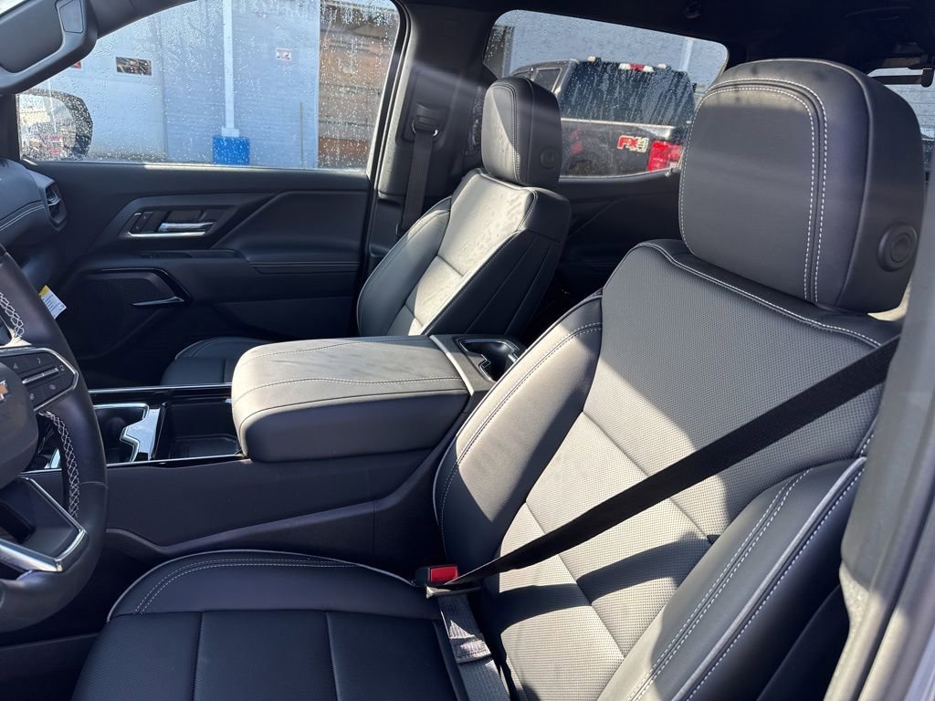 2025 Chevrolet Silverado EV LT - Photo 10