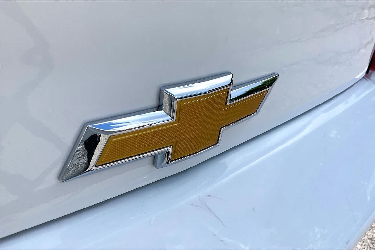 Used 2024 Summit White Chevrolet 3LT image 29