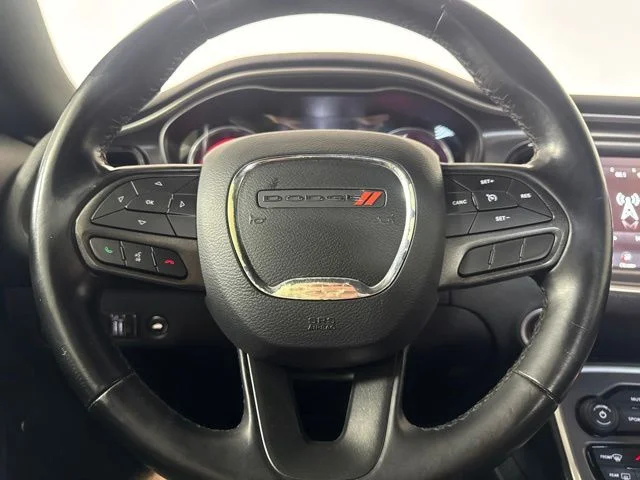 Used 2020 Pitch Black Clearcoat Dodge SXT image 17
