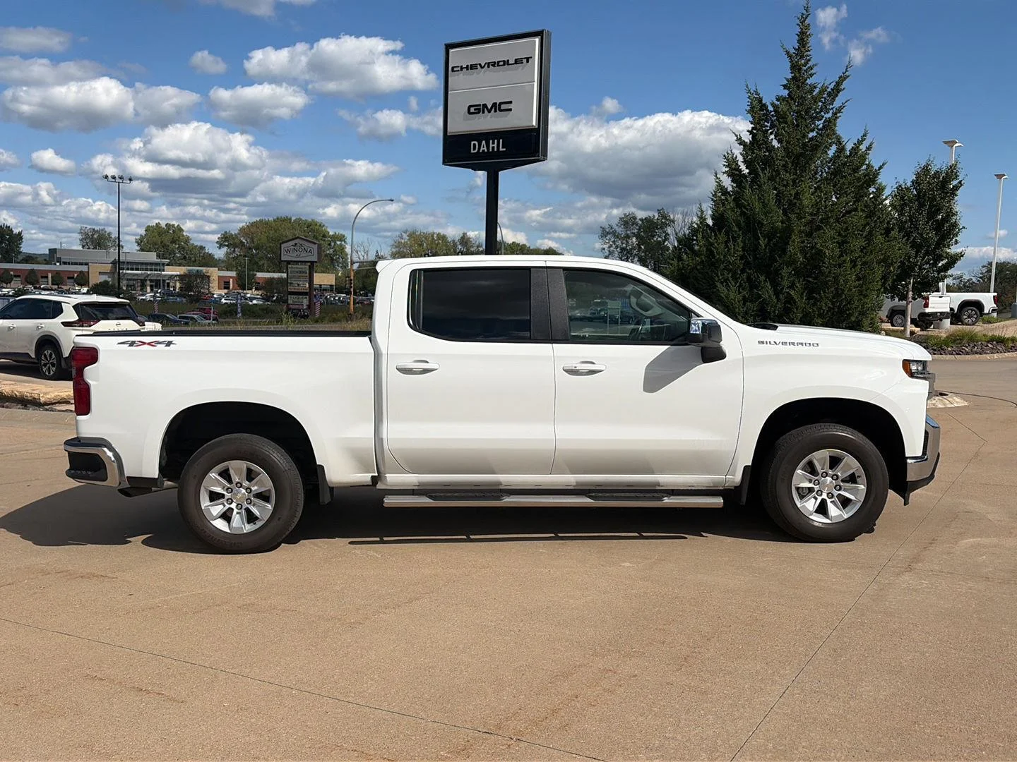 Used 2022 Chevrolet Silverado 1500 Limited LT with VIN 1GCUYDED0NZ222425 for sale in Winona, Minnesota