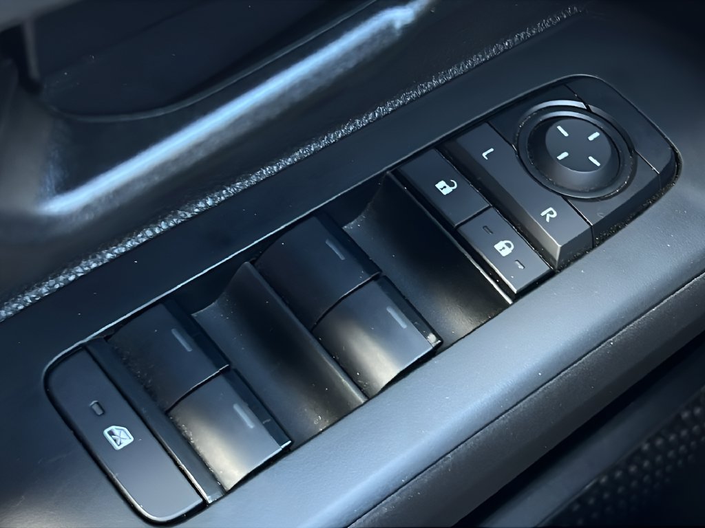 Used 2025  Toyota SR5 image 18
