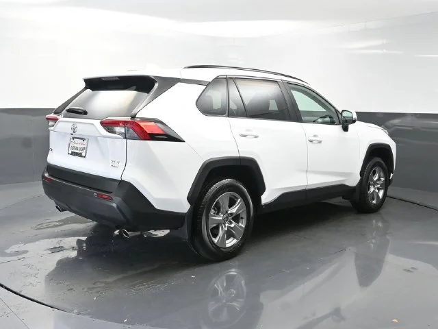 Used 2025 White Toyota XLE image 7
