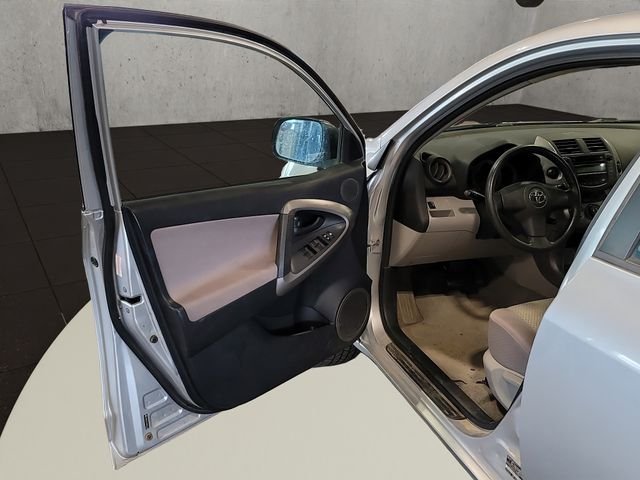 Used 2008 Classic Silver Metallic Toyota Base image 15