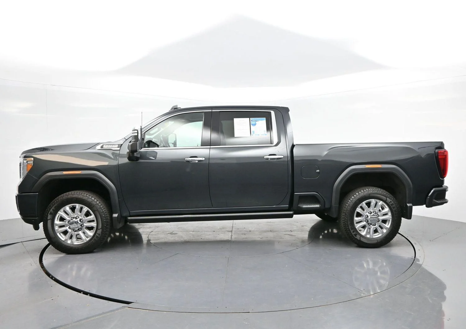 Used 2022 Hunter Metallic GMC Denali image 4