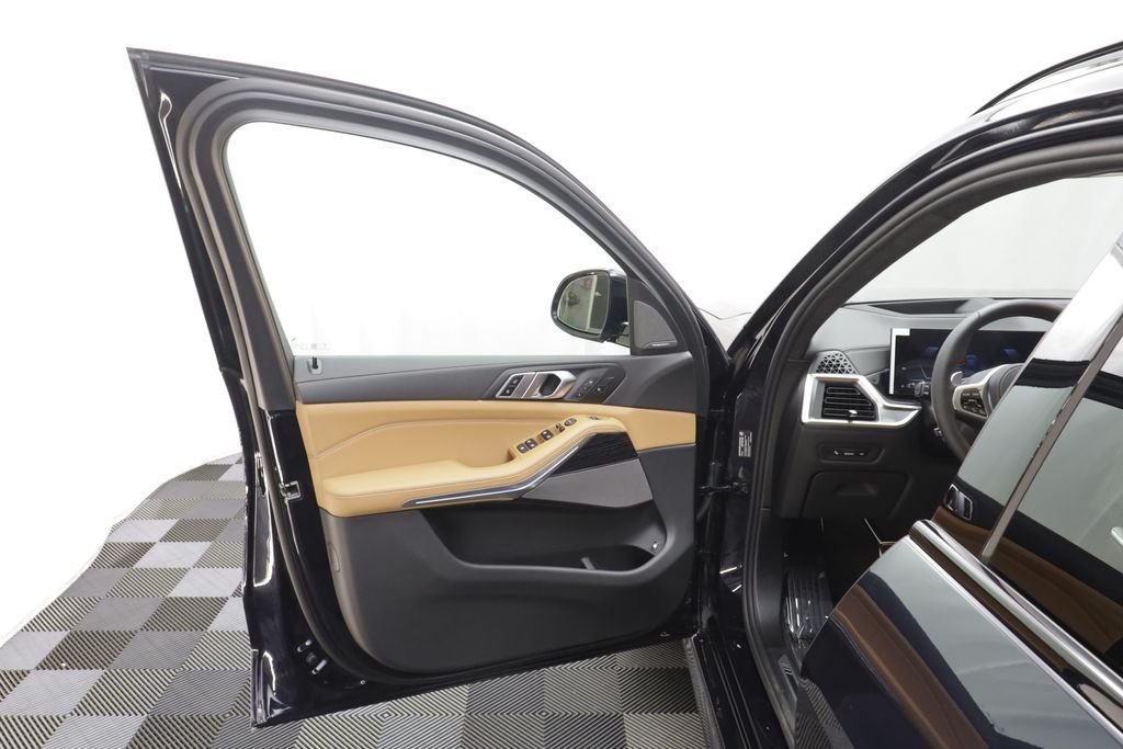 New 2026 Carbon Black Metallic BMW xDrive50e image 6