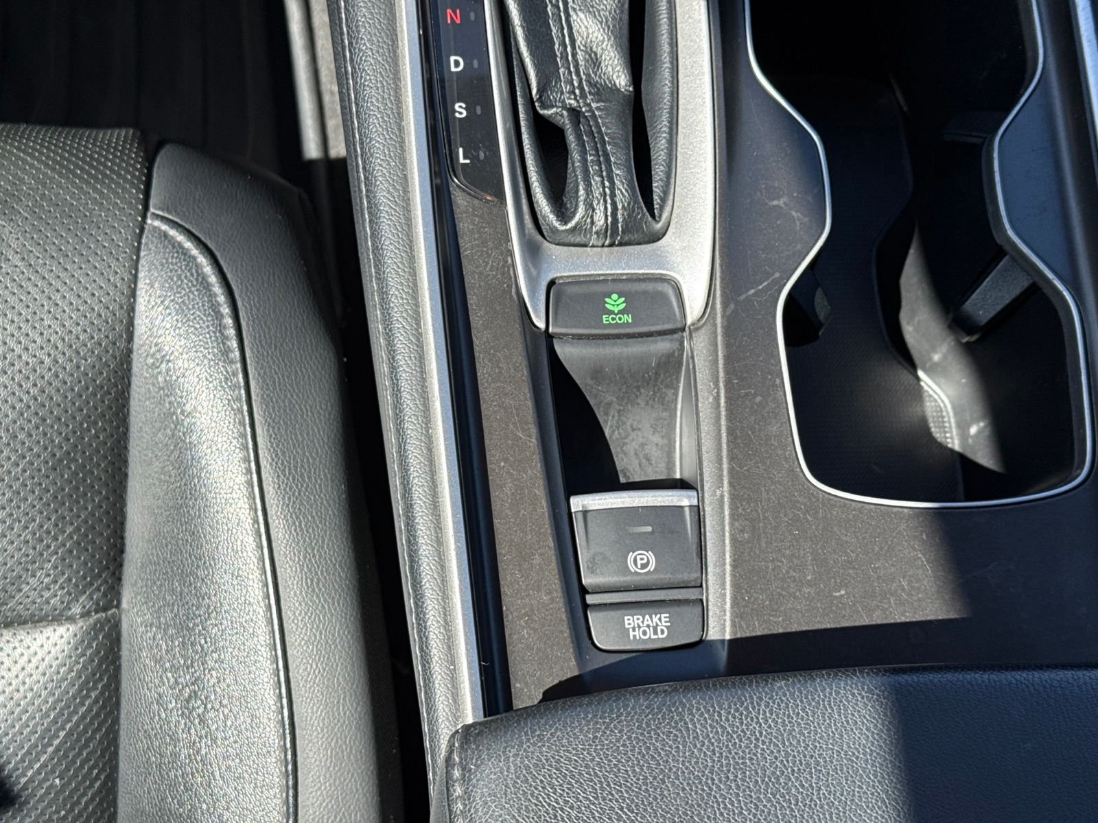 Used 2018 White Honda EX-L image 22