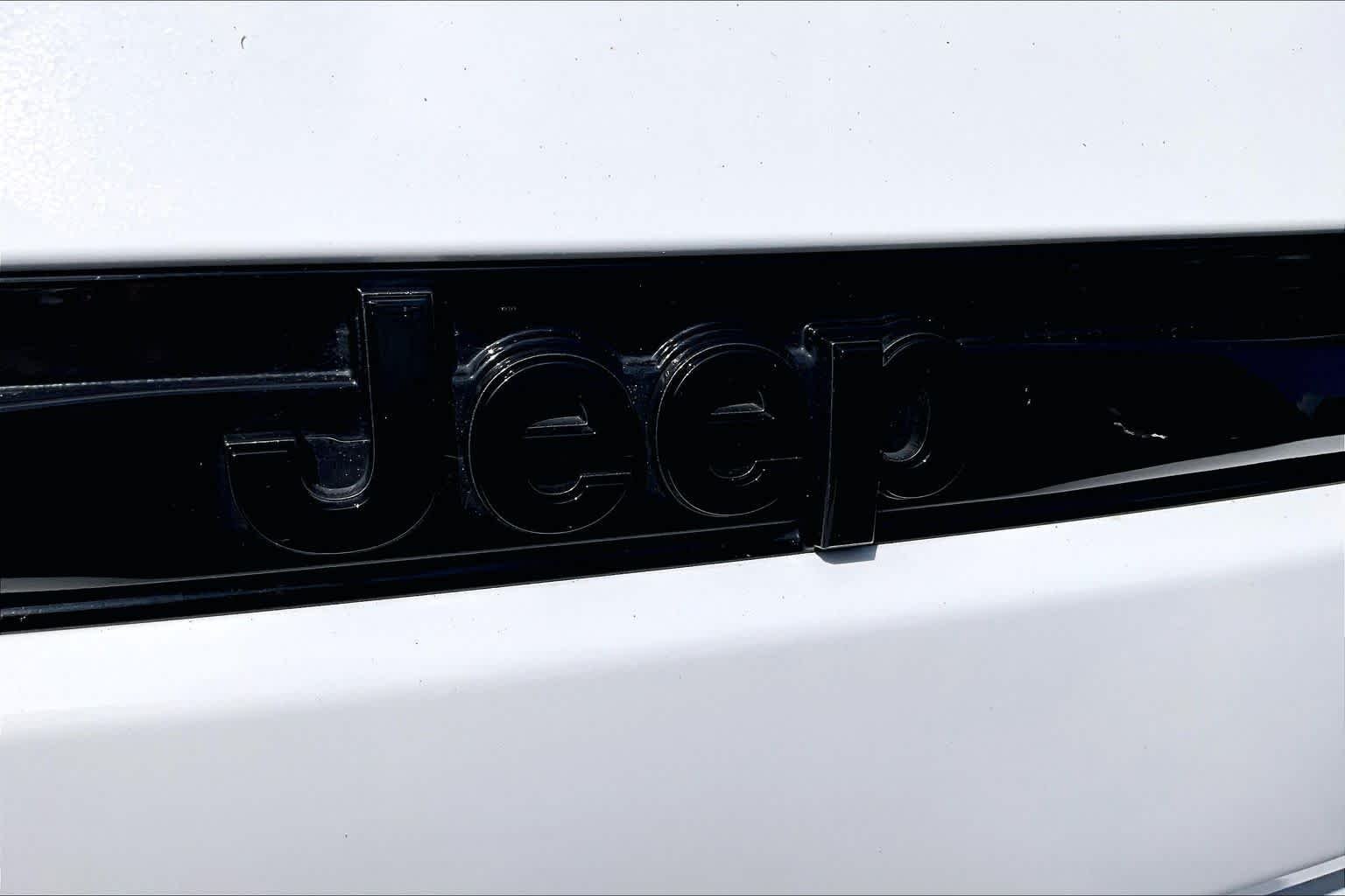 Used 2025 Bright White Clearcoat Jeep Altitude X image 31