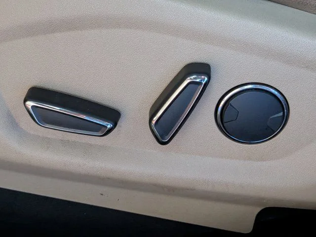 Used 2017  Ford Limited image 21