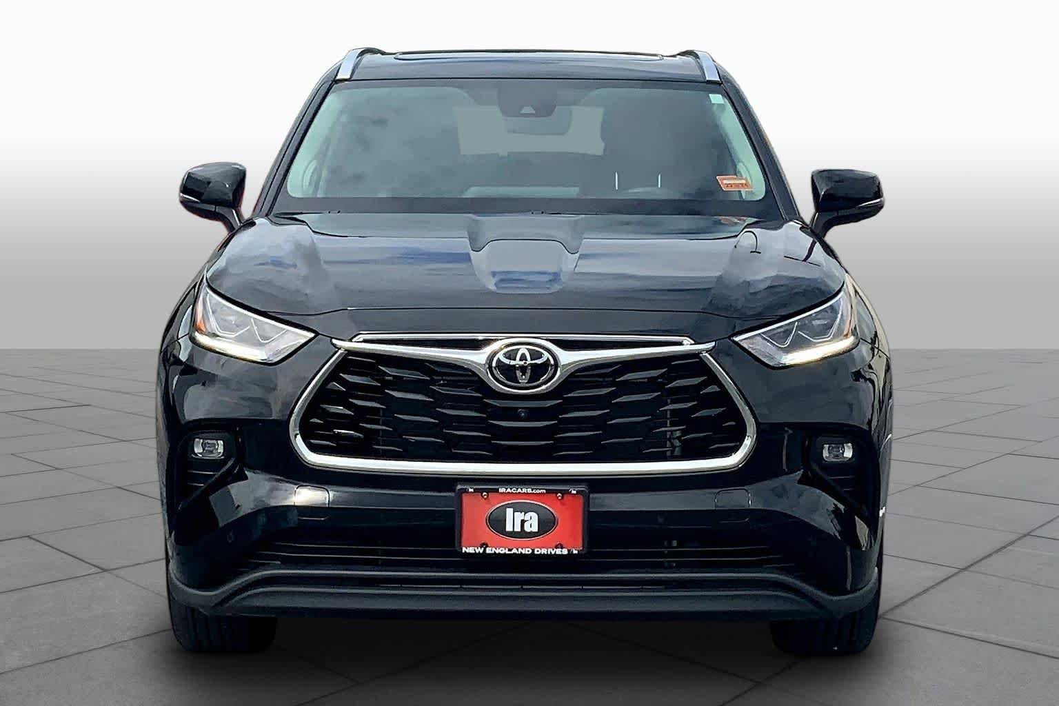 Used 2022 Midnight Black Metallic Toyota Limited image 7