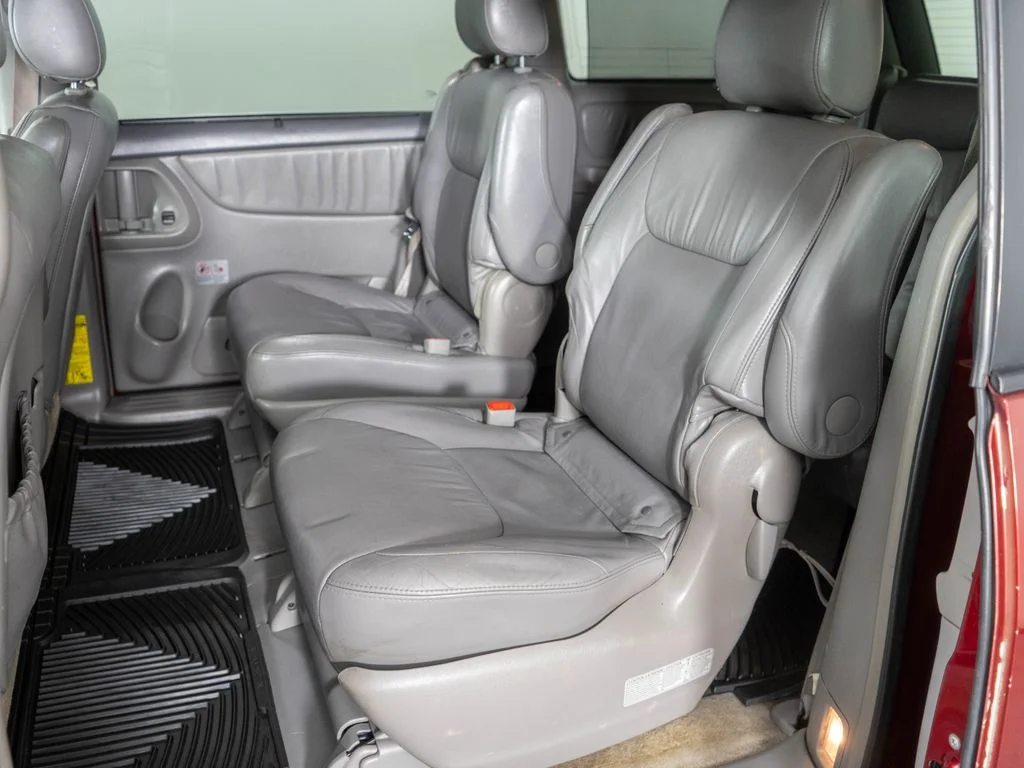 Used 2008 Red Toyota Limited image 11