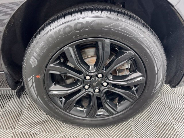 Used 2023 Black Ford SE image 10