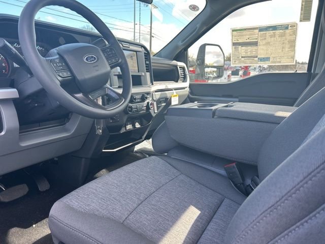 New 2026 Oxford White Ford F-250® XL image 15