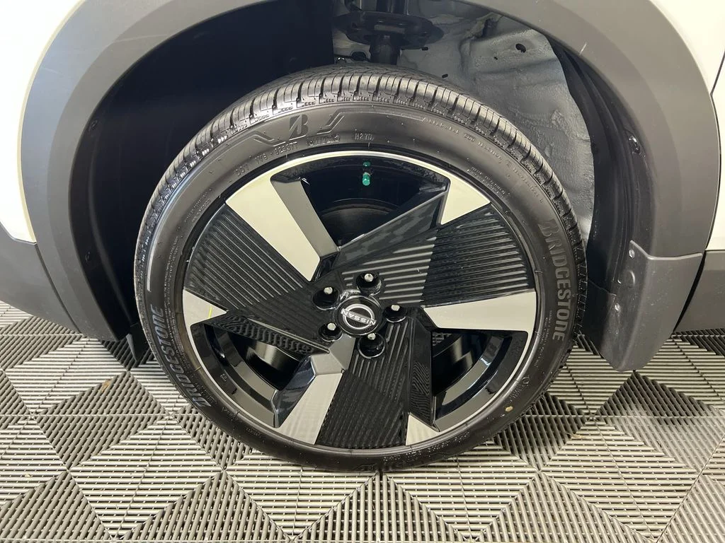 New 2026 White Nissan SR image 18