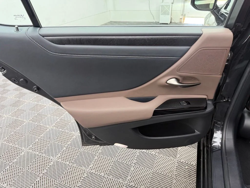 Used 2025 Black Lexus 350 image 37