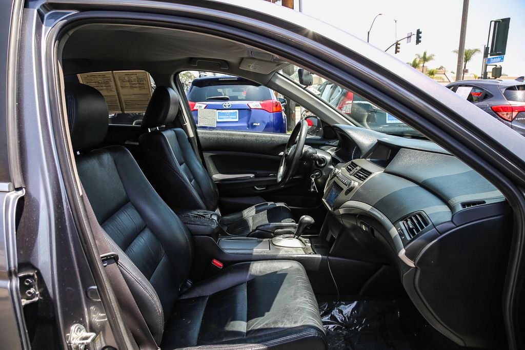 Used 2012 Polished Metal Metallic Honda SE image 16