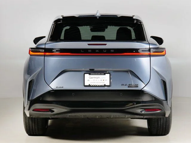 Used 2023  Lexus 450e Luxury image 7