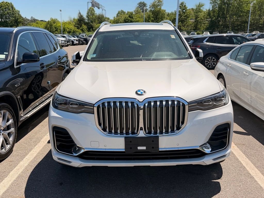 Used 2021 White BMW xDrive40i image 2