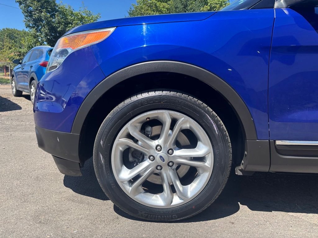 Used 2014 Blue Metallic Ford Limited image 12