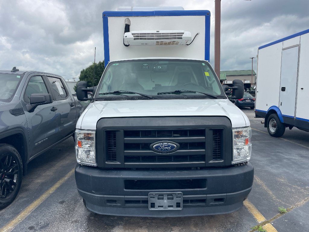 Used 2023 Oxford White Ford Base image 2