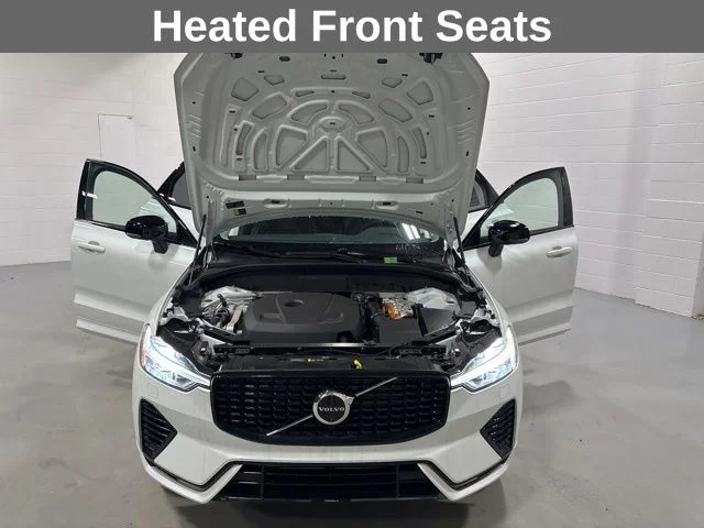 Used 2025 White Volvo T8 Plus image 33